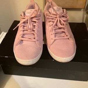 Women’s peach Puma